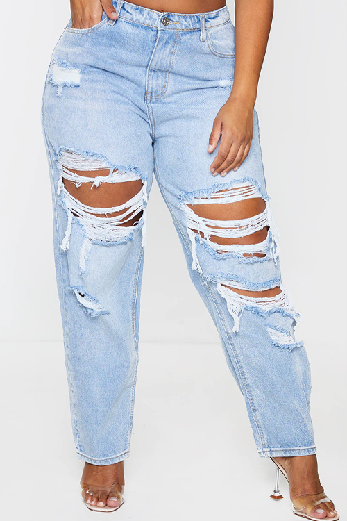PLUS LIGHT WASH RIPPED MOM JEANS