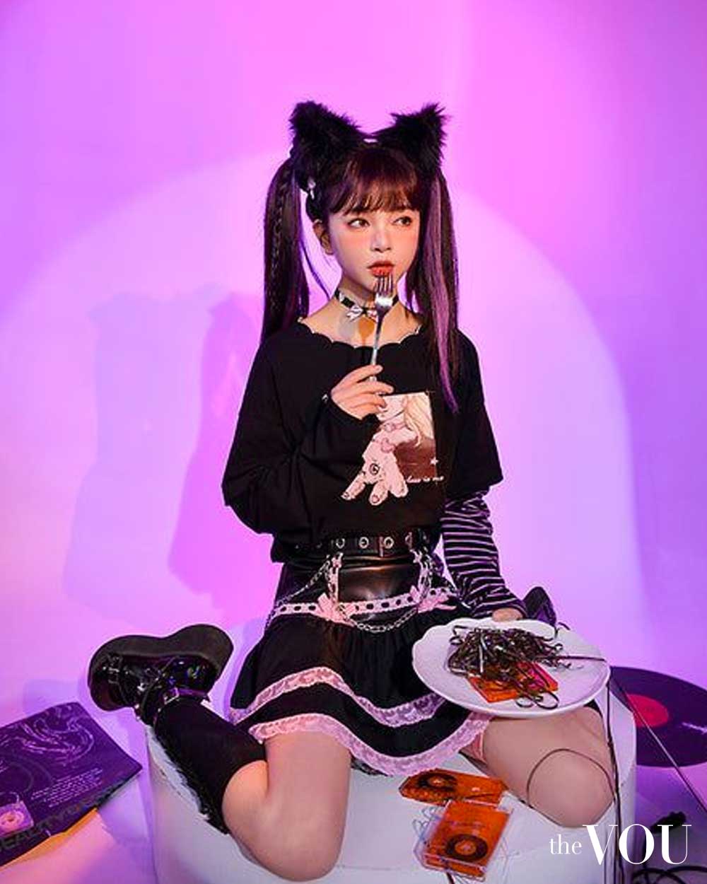 cat ears hairband, chocker, lace miniskirt, anime print t-shirt, platform boots