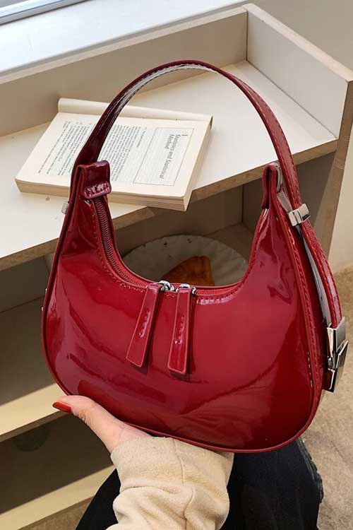 mini shoulderbag in red patent leather with small handler on the top and zipper