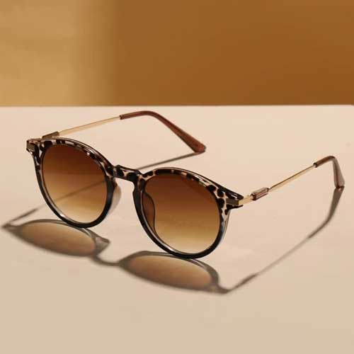 sunglasses in round shaped lens and in leopard pattern frame