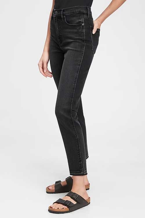 Fitted through the hip & thigh. Slim leg. Ankle-length, High Rise Jeans 