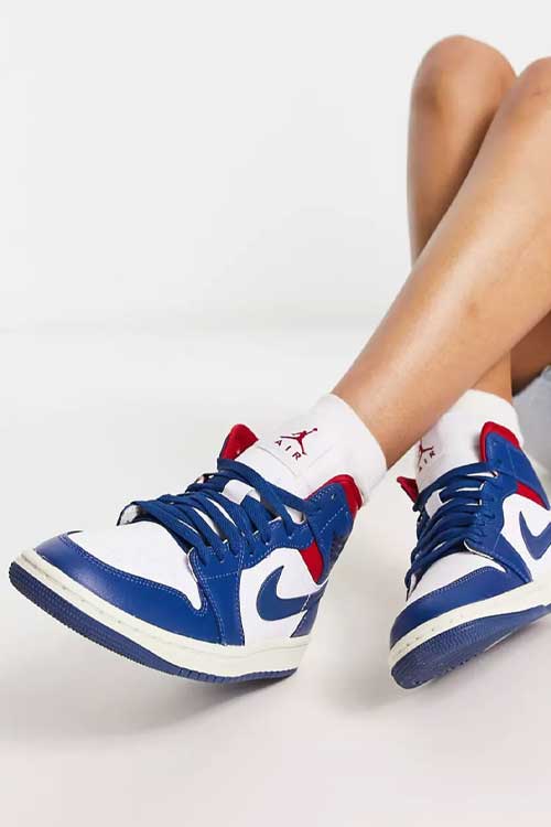 Nike Jordan Air 1 Mid sneakers in white and blue