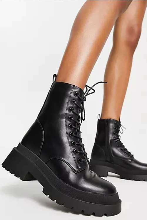 lace up chunky flat boot in black
