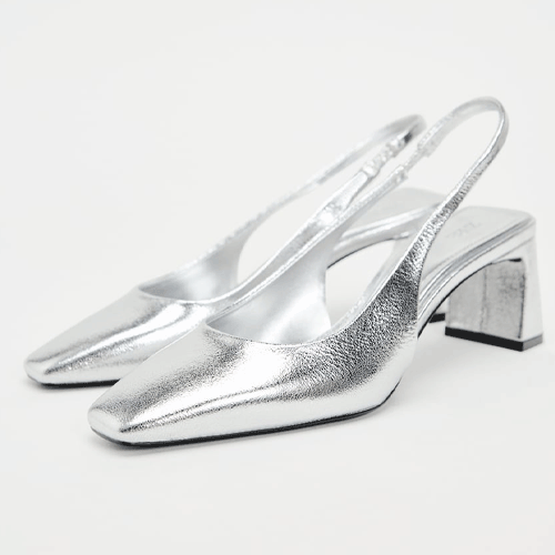 Slingback shoes with block heel and metallic finish. Pointed toe.