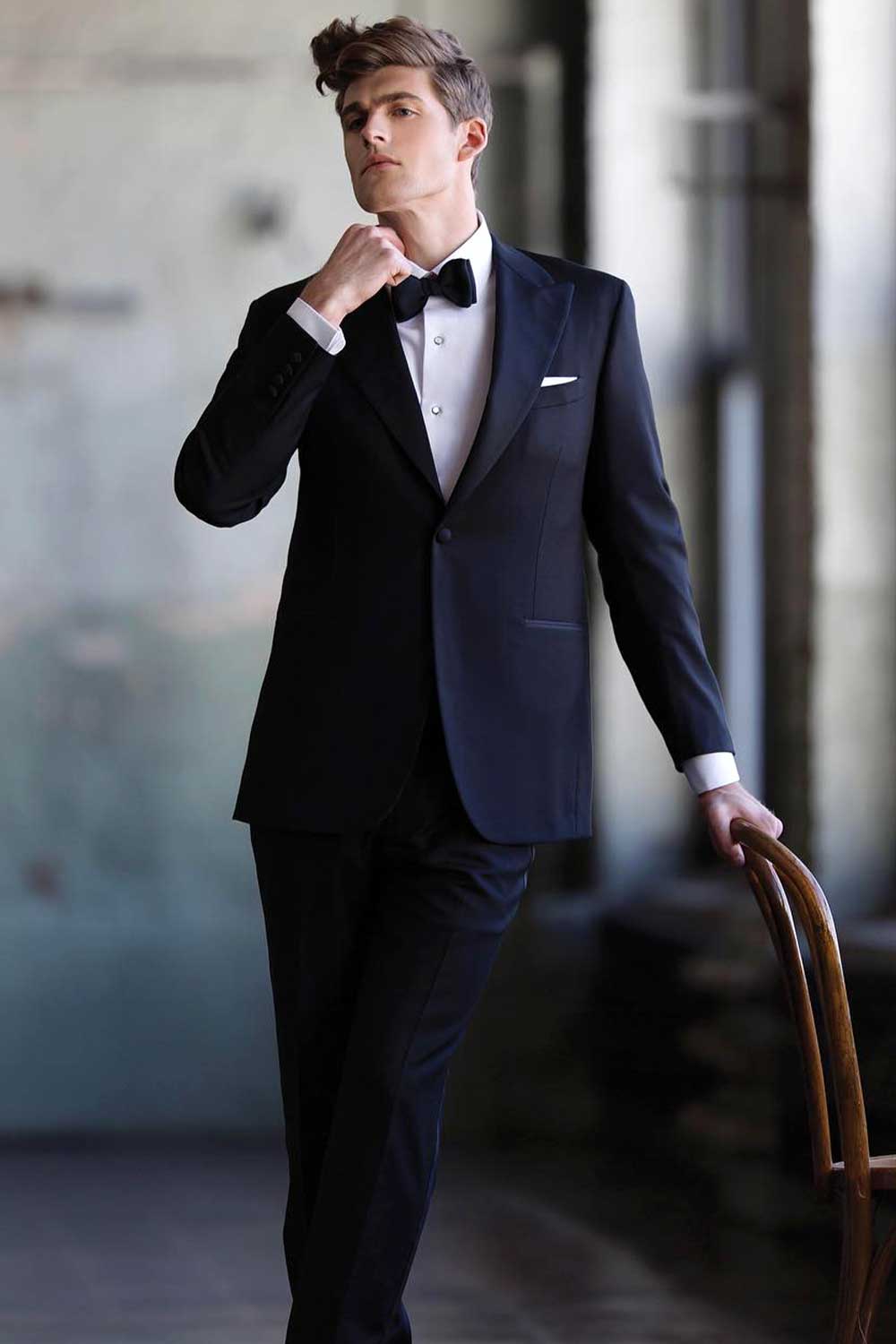 엘리트 남성들이 옥스포드 정장에 수천 달러를 지불하는 이유(그리고 당신도 그래야 할까?) VOU